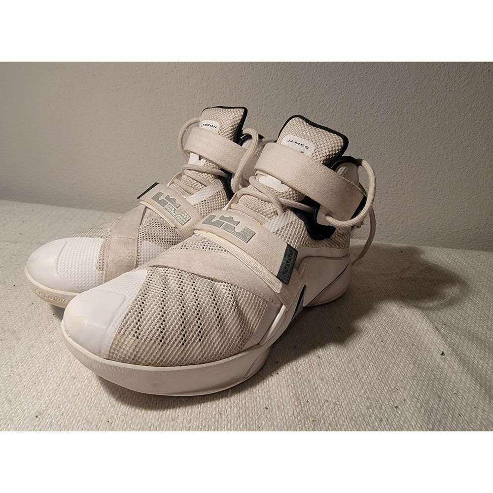Nike LeBron Soldier 9 TB Team Size 10 Basketball Shoes Sneakers 749498-100‎